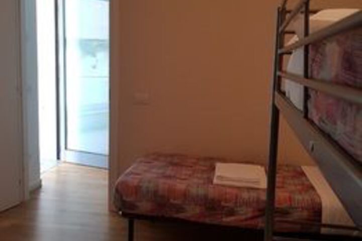 Room 16 of 28