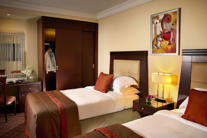 Room 12 of 90