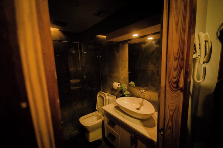 Room 11 of 19