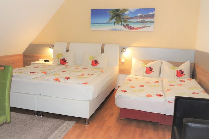 Room 50 of 272
