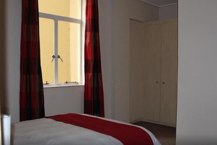 Room 7 of 18