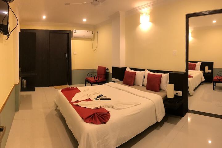 Room 8 of 16