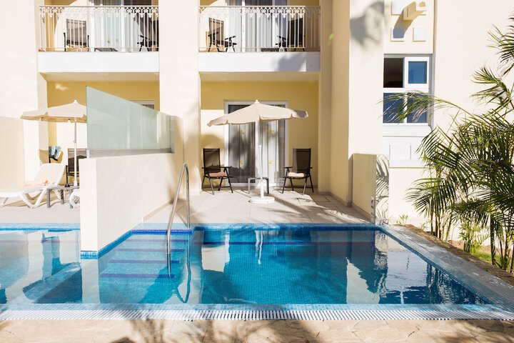 Hotel Pool