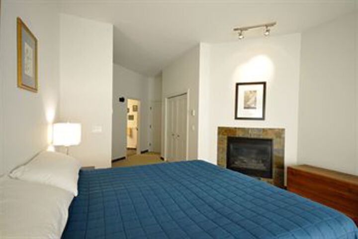 Room 11 of 27