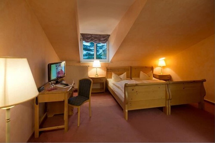 Room 6 of 36