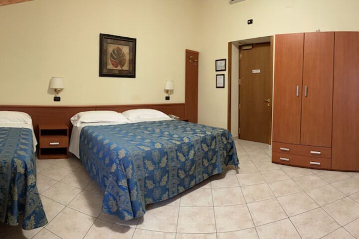 Room 6 of 43