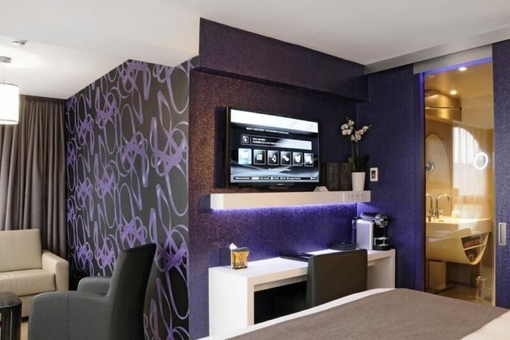 Room 46 of 87