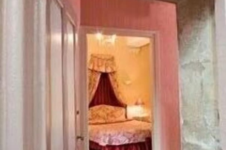 Room 4 of 21