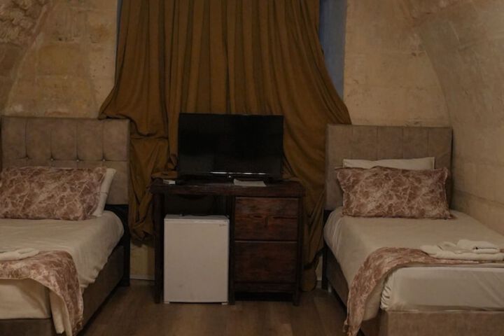Room 7 of 27