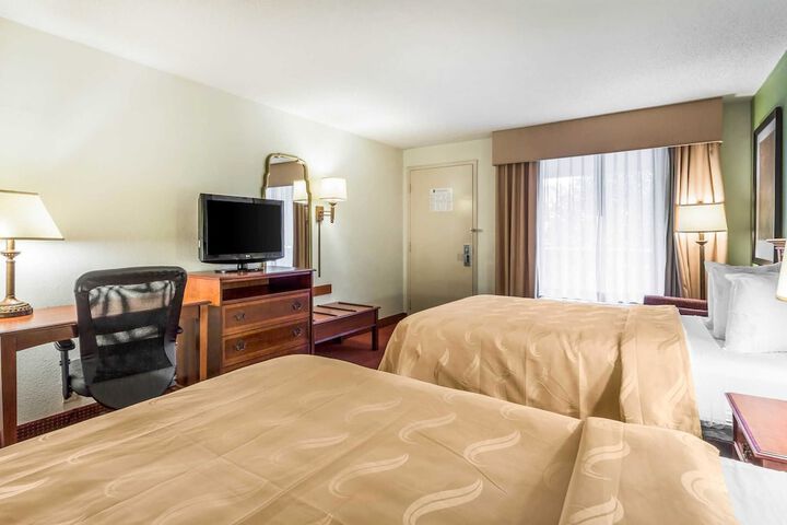 2 Double Beds (15 of 28)