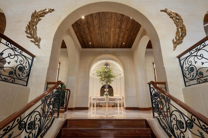 Entrance & Lobby