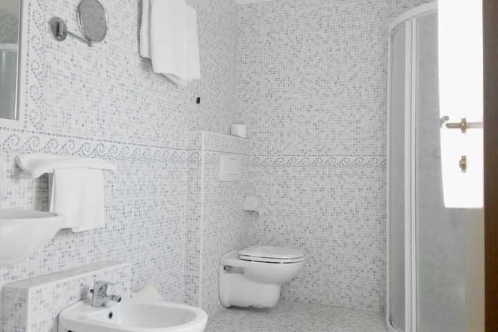 Room 8 of 19