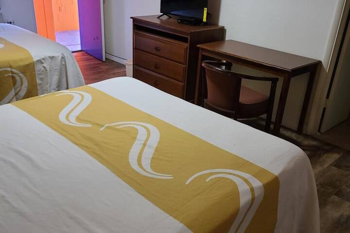 Room 3 of 10