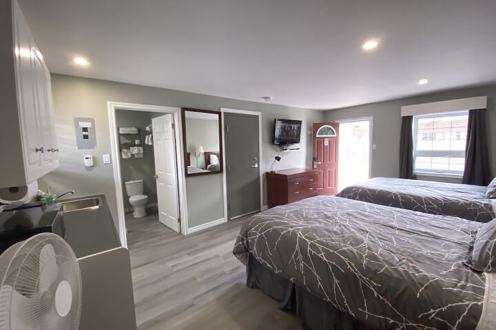 Room 12 of 118