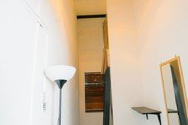Room 27 of 88