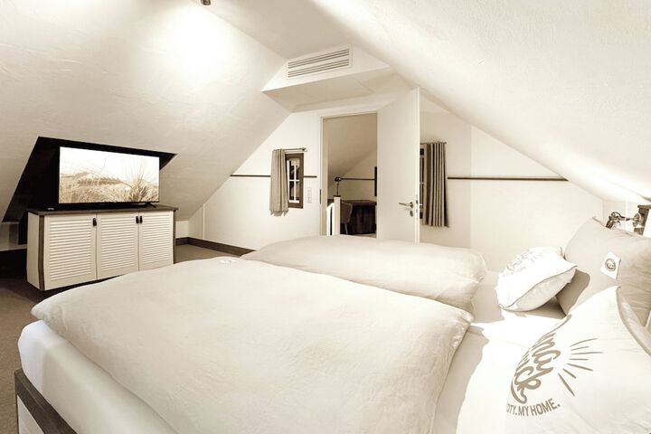 Room 26 of 82