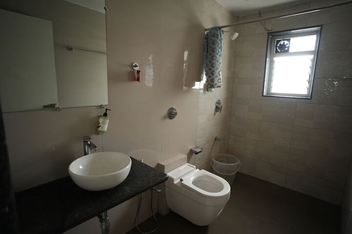 Room 8 of 10