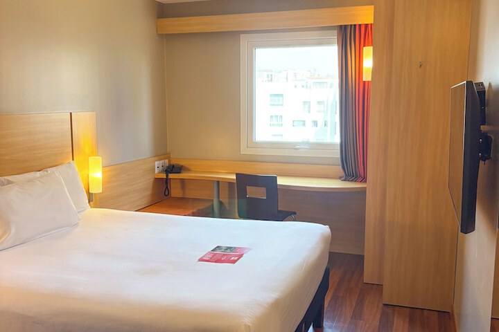 Room 15 of 113