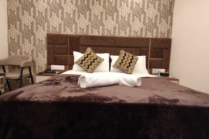 Room 10 of 12