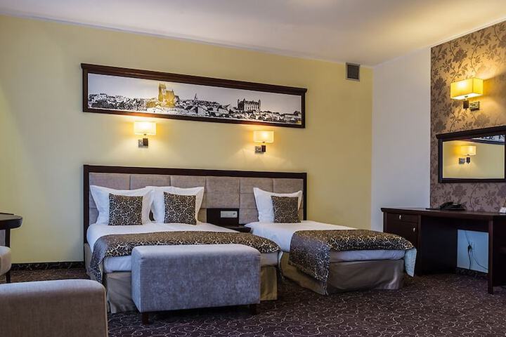Room 10 of 72