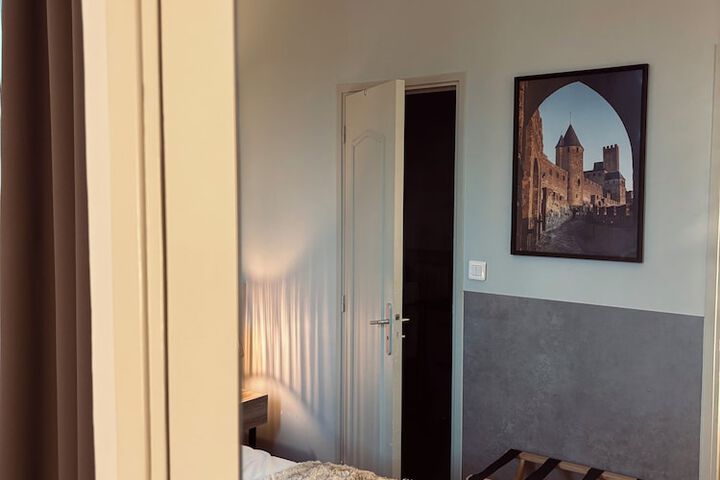 Room 2 of 25