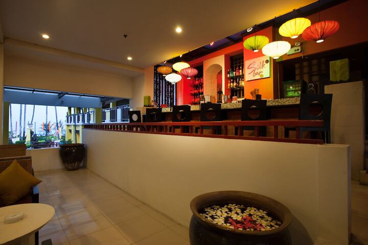 Lounge 88 of 106