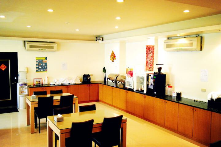Breakfast area
