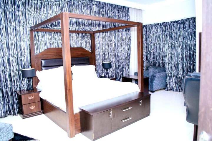 Room 8 of 25