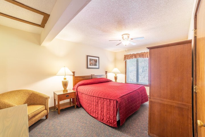 Room 2 of 66
