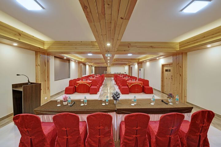 Ballroom/Hall 22 of 27