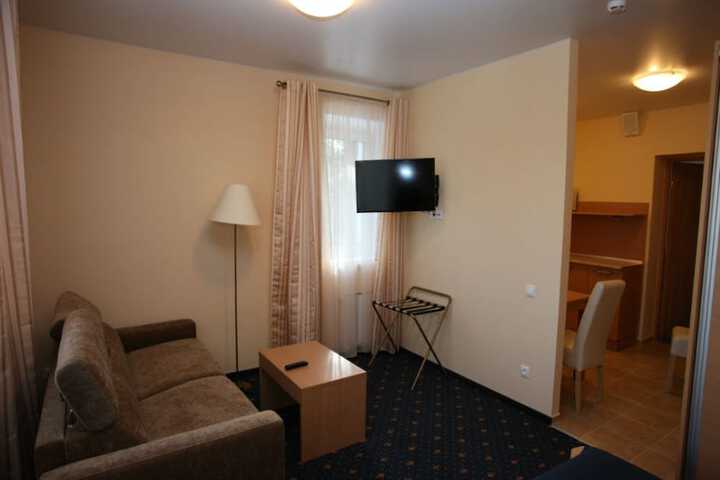 Room 11 of 24