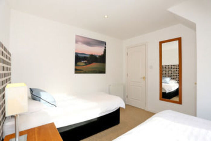 Room 14 of 16