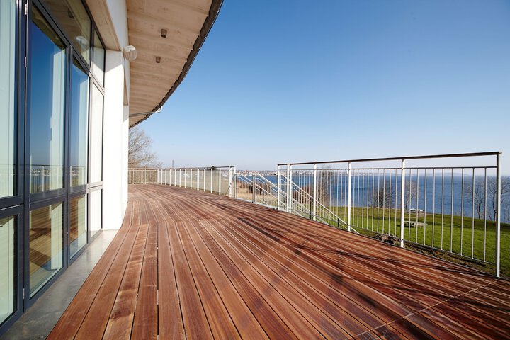 Sundeck 62 of 81