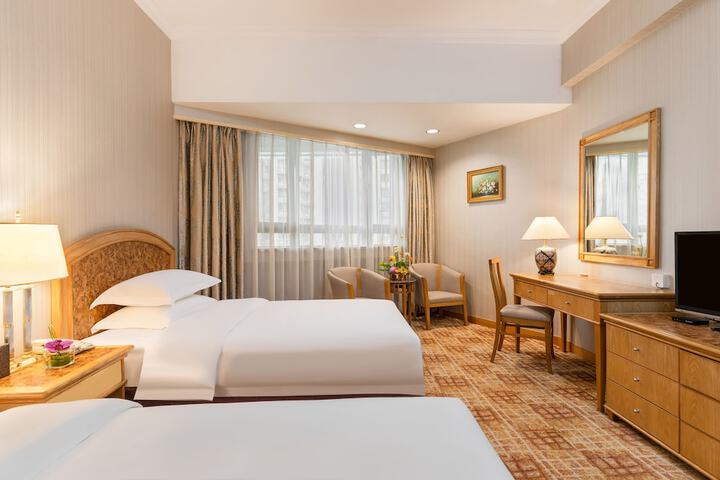 Room 15 of 37
