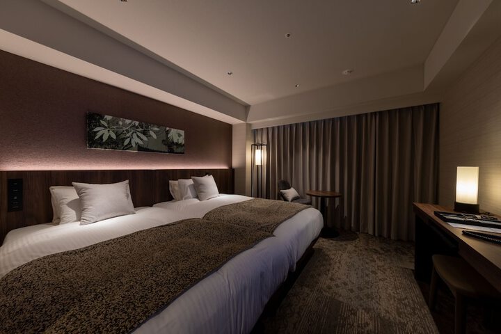 Room 28 of 40