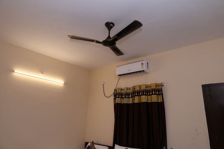 Room 13 of 24
