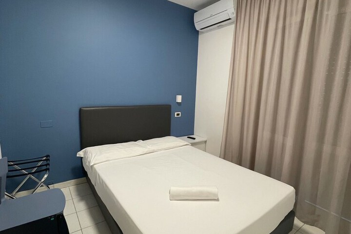 Room 16 of 50