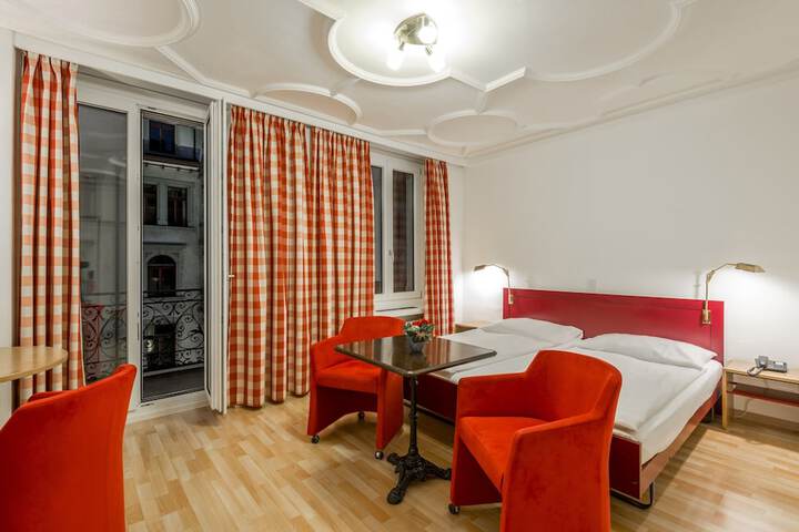Room 29 of 103