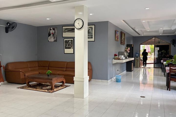 Entrance & Lobby