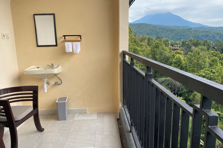 Property Grounds 44 of 49