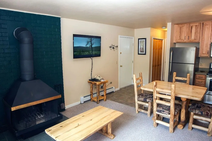 Room 2 of 10