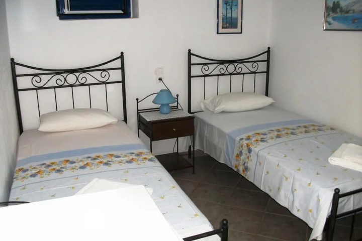 Room 3 of 10