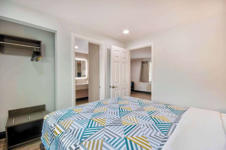 Room 14 of 27