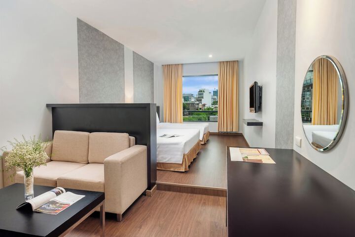 Room 6 of 43