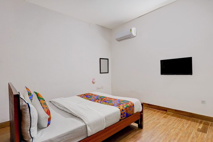 Room 13 of 27