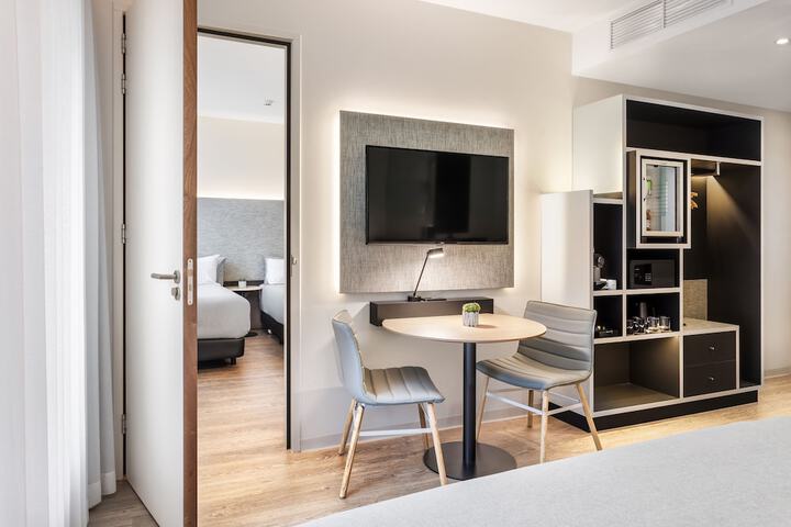 Room 27 of 105
