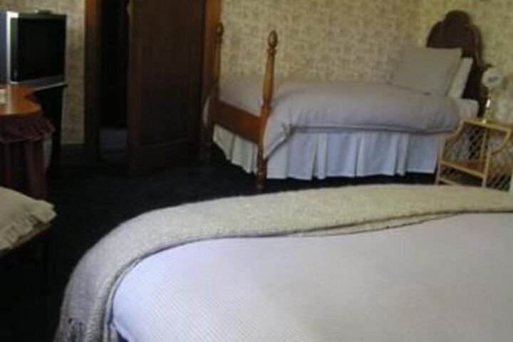 Room 4 of 10