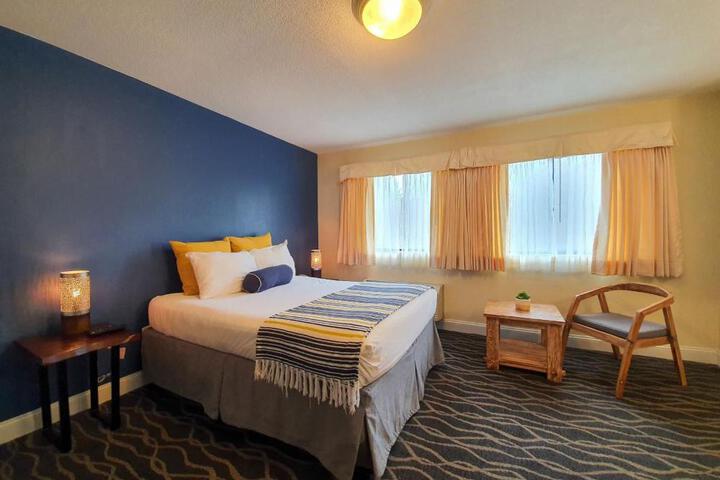 Comfort Queen Bed (2 of 2)