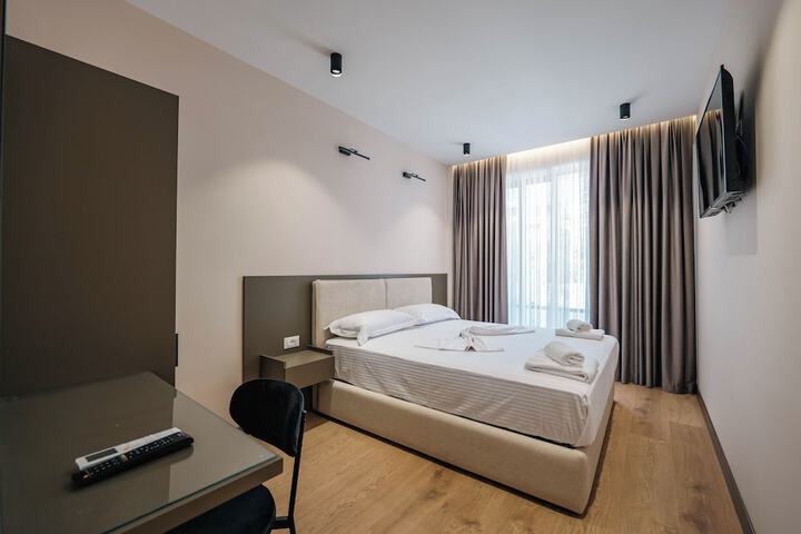 Room 10 of 37