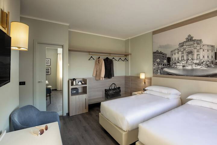 Room 32 of 70